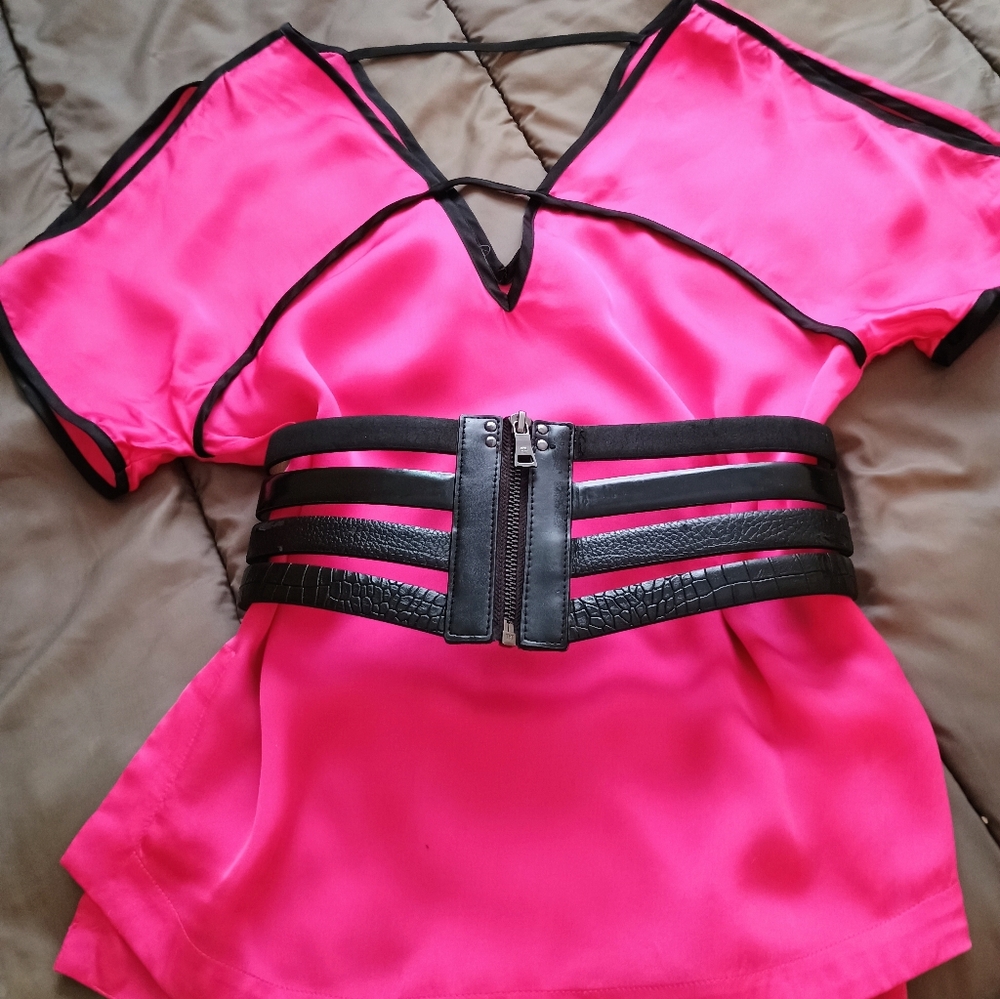BEBE silk short sleeve magenta women's blouse. Size XXS